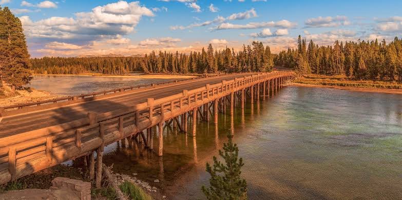 Lake Village e Fishing Bridge